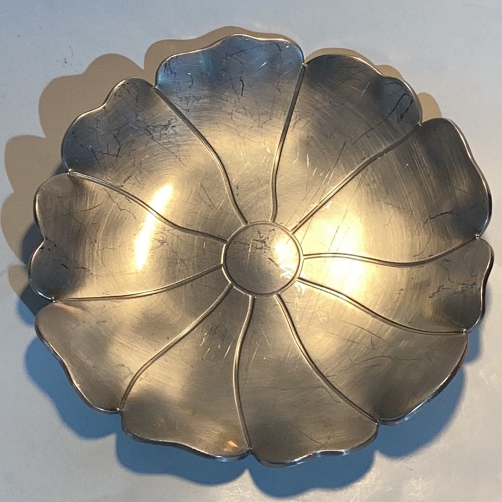 Cuisinart by Towle heavy aluminum round platter, flower design, 12”round